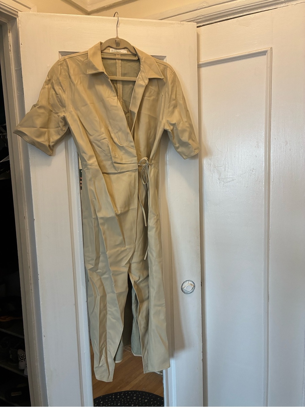 OAK + FORT Cream Short-Sleeve Midi Wrap Dress
